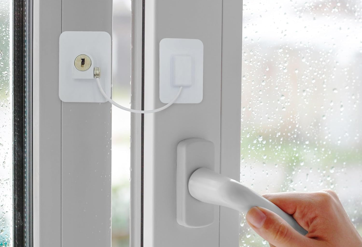 CHILD WINDOW SECURITY ocelové zabezpečení na okna a skříňky 1 kus