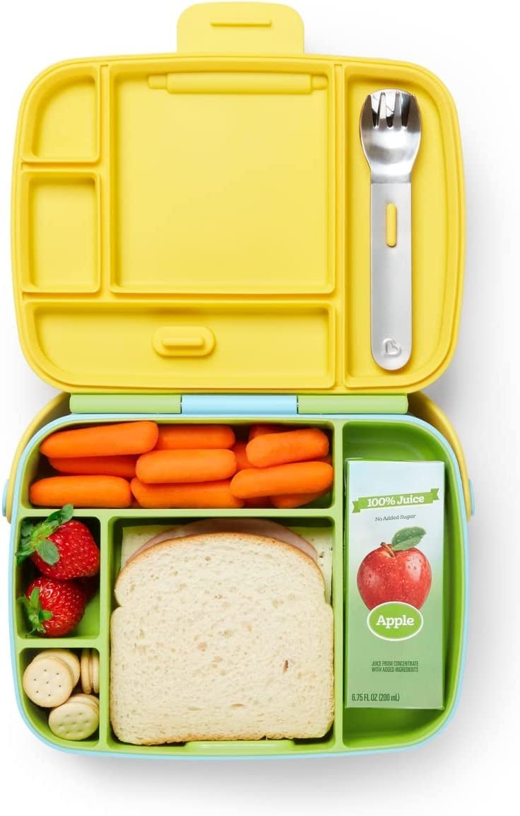 Munchkin Bento Box – śniadaniówka z przykładowym posiłkiem i sztućcami poza ofertą