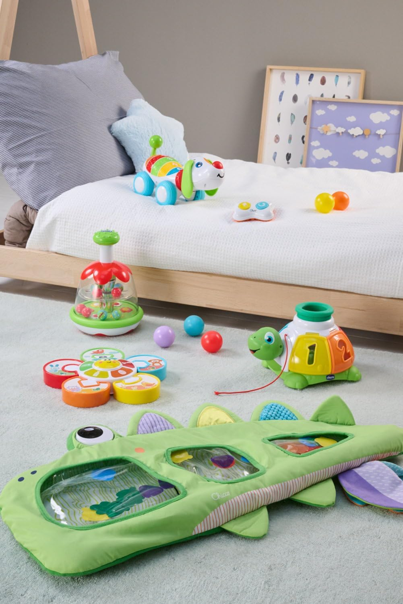 CHICCO Rainbow Spinner peão com motivo de prado 16 x 22 cm 6 m+