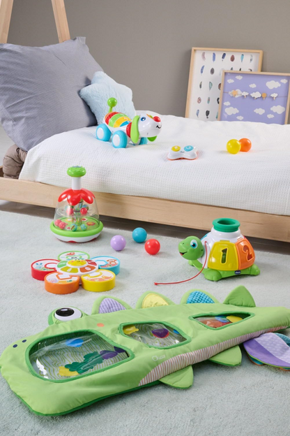CHICCO Rainbow Spinner peão com motivo de prado 16 x 22 cm 6 m+