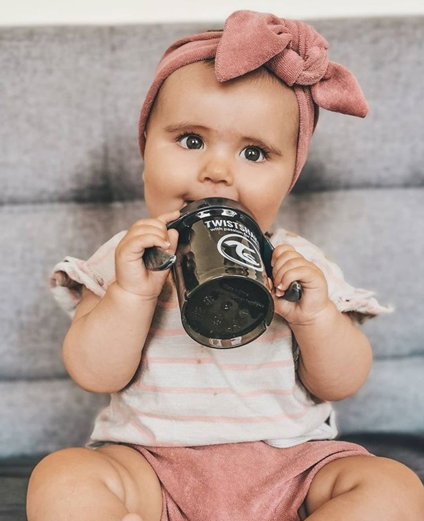 TWISTSHAKE Mini Cup netekoucí hrnek s náustkem a mixérem 230 ml 4 m+