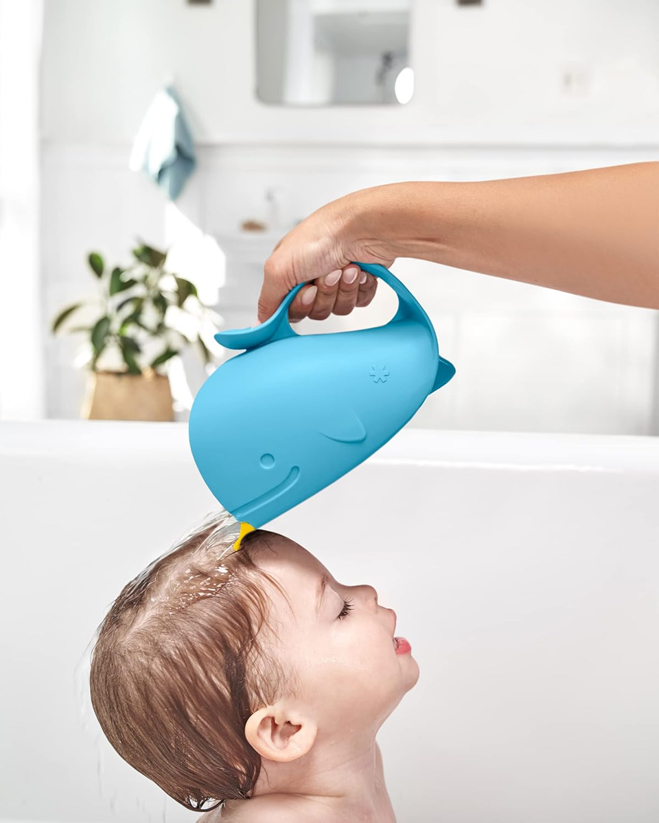 SKIP HOP Moby Rinser nádoba na oplachování vlasů 710 ml VELRYBA