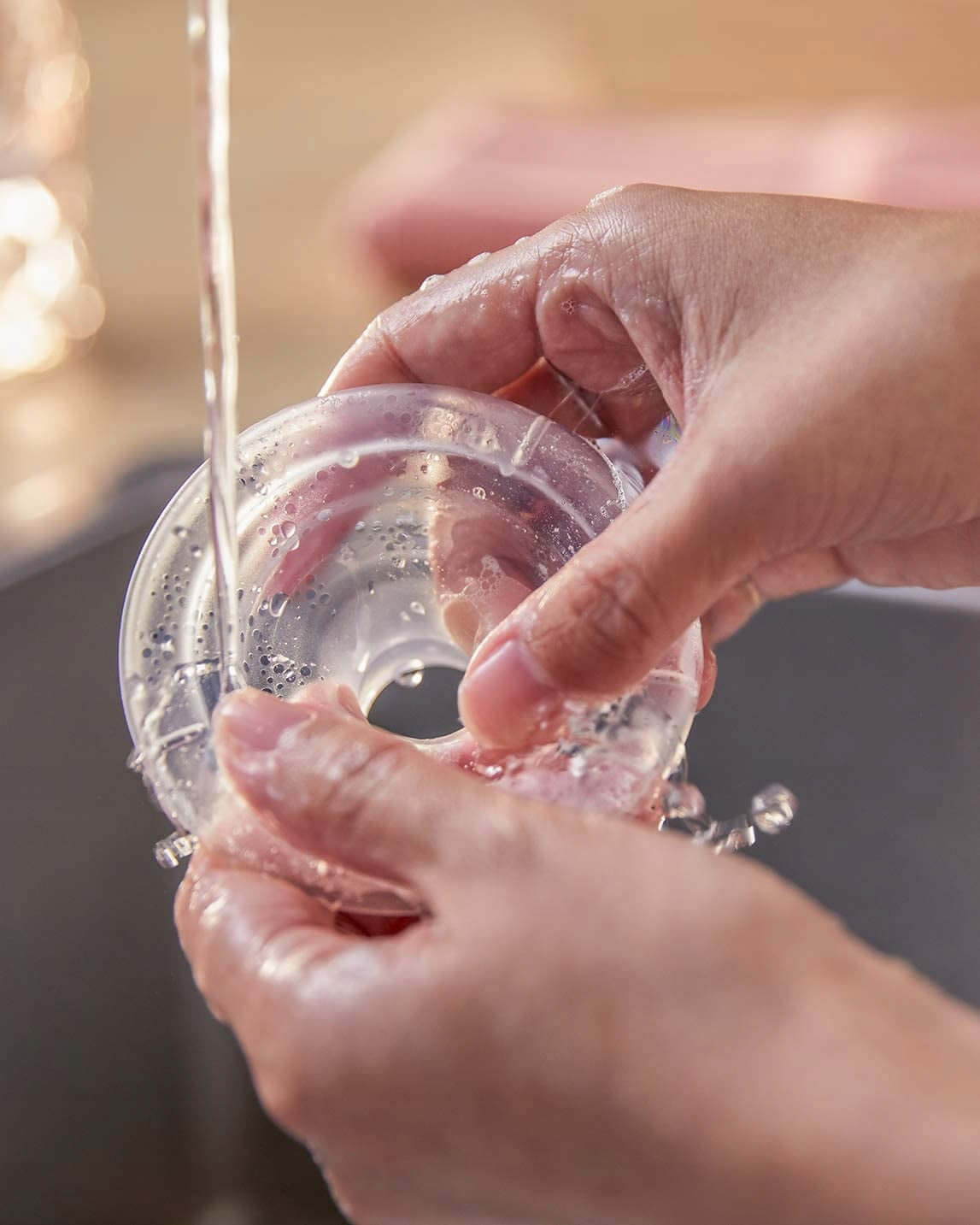 PHILIPS AVENT Natural SCF430/10 laktator ręczny z silikonową nakładką podczas mycia pod wodą