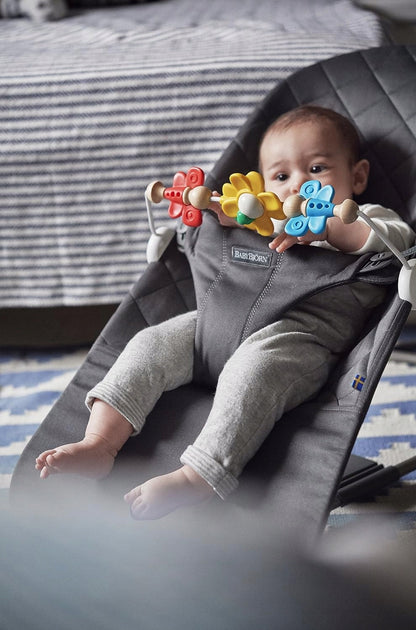 BABYBJORN Flying Friends drewniano-plastikowy pałąk do leżaczka 31 cm