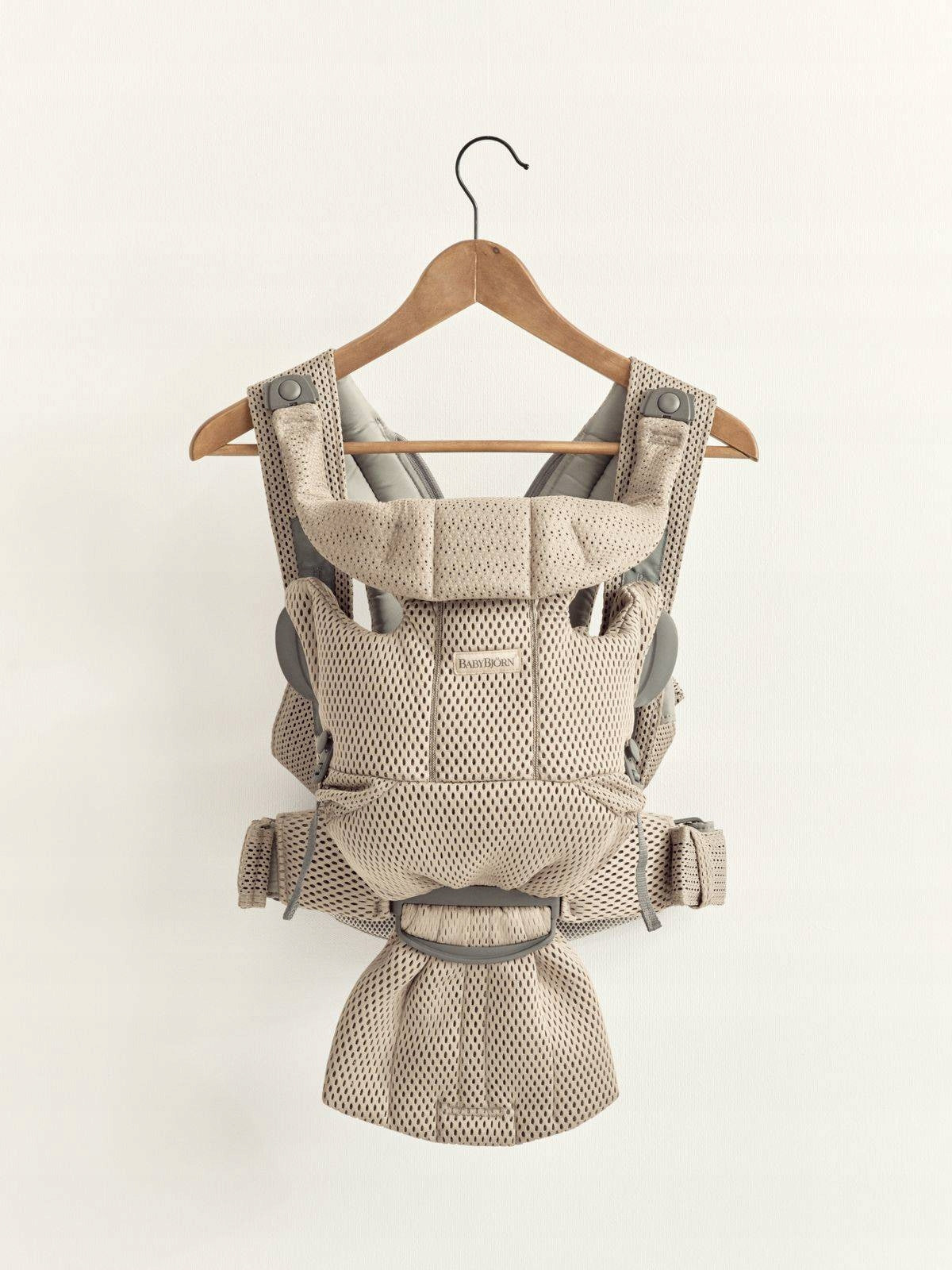 BABYBJORN Move Airy Mesh nosidełko ergonomiczne 3,5-12kg w kolorze beżowym, przewiewne nosidełko dla dziecka