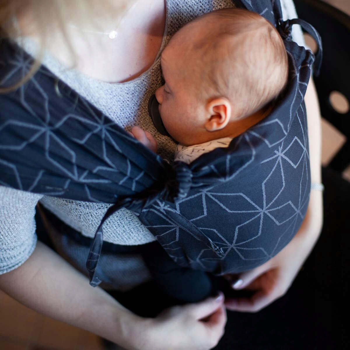 HOPPEDIZ PRIMEO nosidełko ergonomiczne – miękkie nosidło dla dziecka, blisko rodzica, z kapturem i regulacją siedziska