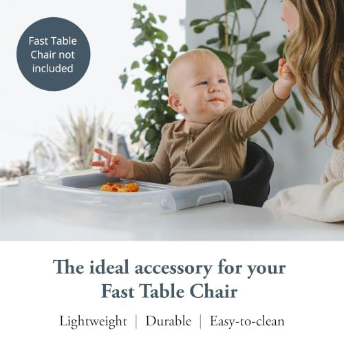 Inglesina Fast – dziecko przy krzesełku z tacką