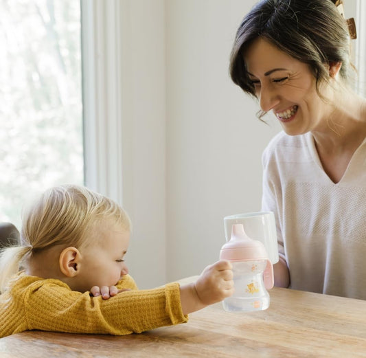 MAM Learn To Drink Cup εκπαιδευτικό ποτηράκι με στόμιο 190 ml 6 μηνών+ ΓΑΤΑ