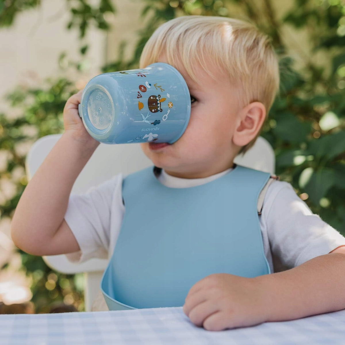 SUAVINEX zestaw naczyń talerzyk kubek łyżeczka 3el. niemowlęta 6+ z kubkiem dla dziecka