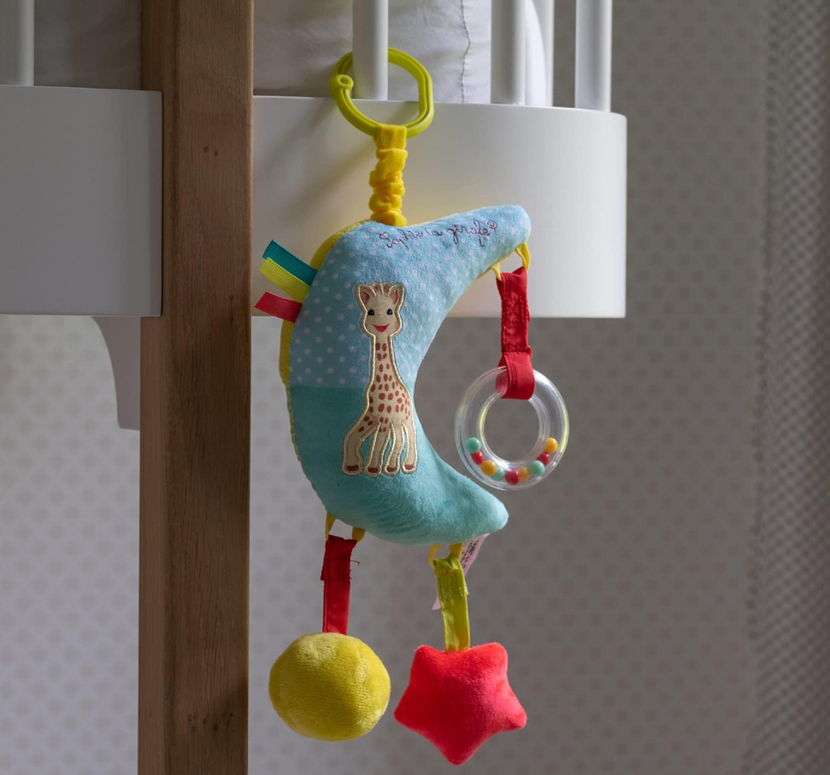 SOPHIE LA GIRAFE pendente com caixa de música para carrinho e berço 28 cm LUA