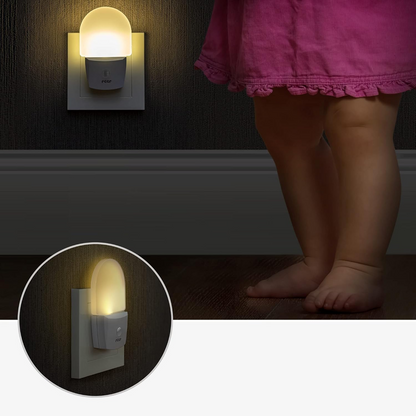 REER NightGuide LED-natlampe til stikkontakt, mørkessensor 6 x 9,5 cm