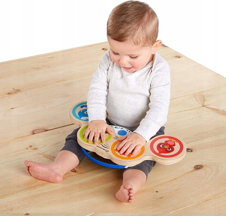 HAPE Magic Touch drewniane bębenki dotykowe 2, dziecko bawi się kolorowym drewnianym instrumentem muzycznym
